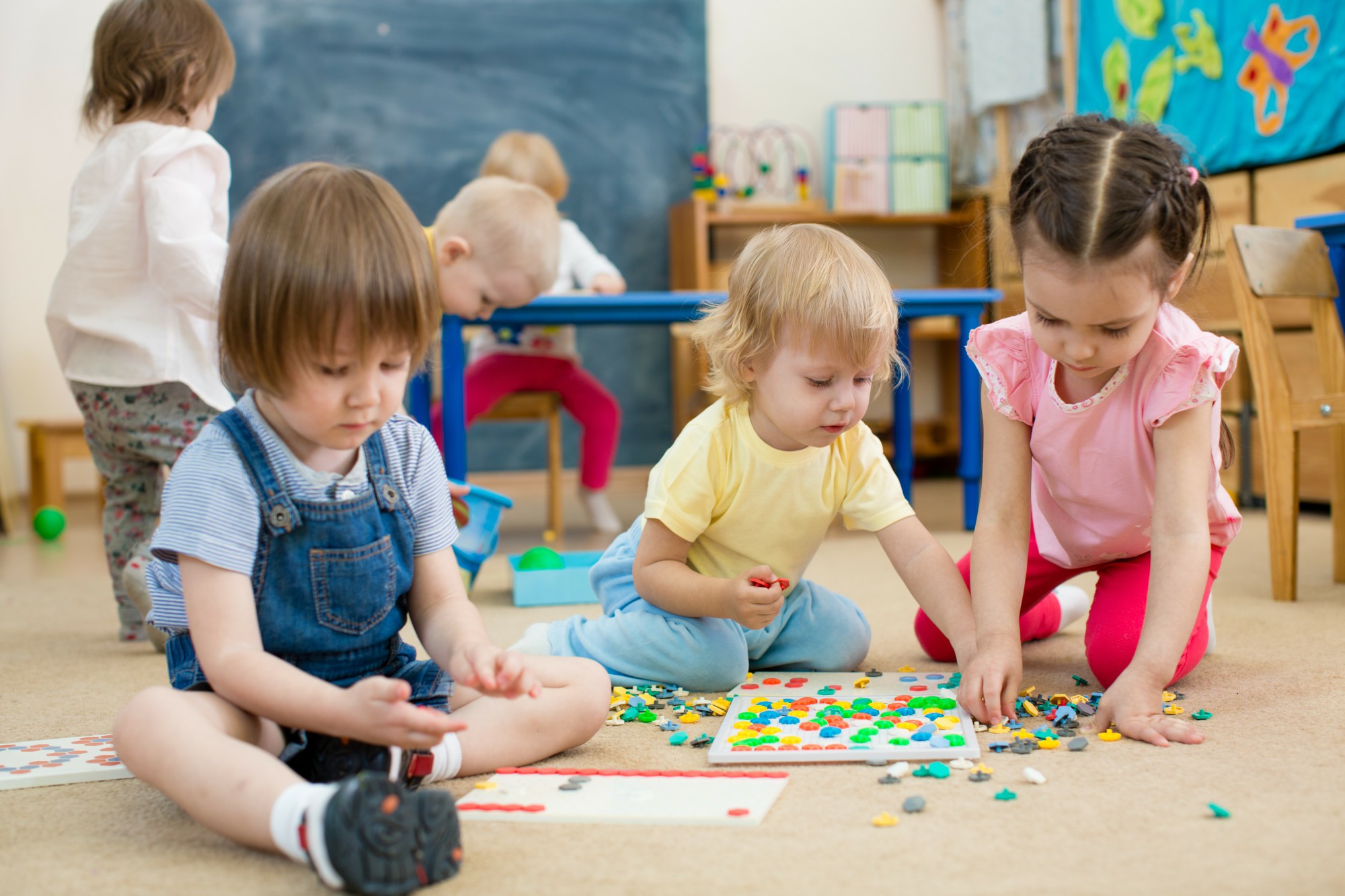 4 Reasons to Send Your Child to a Montessori School