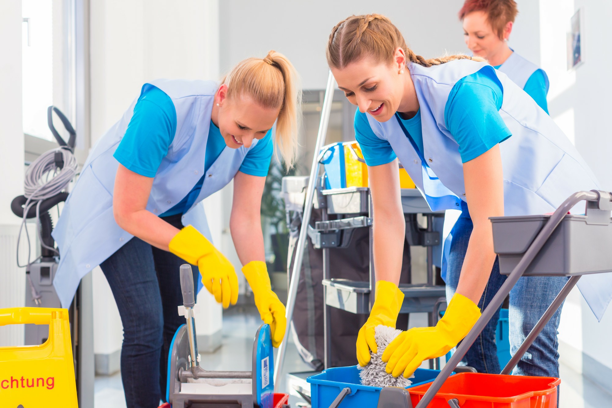 Keeping Things Clean: 4 Benefits of Hiring a Professional Home Cleaning Service