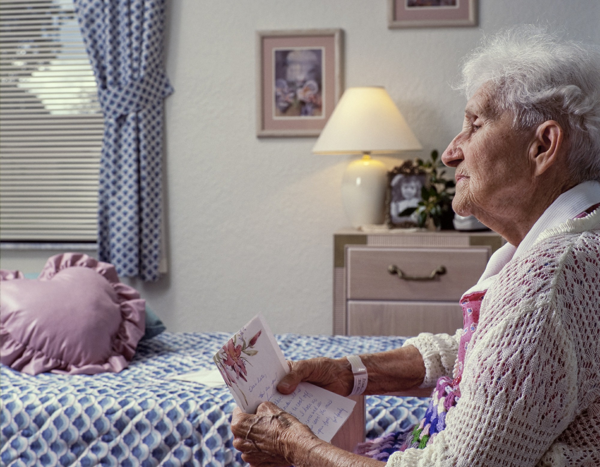 4 Ways to Make a Nursing Home Room More Homey