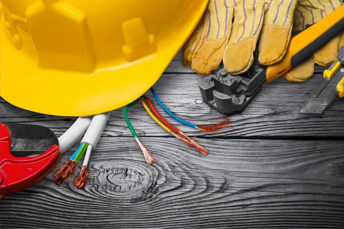 How to Become an Electrician in 6 Steps