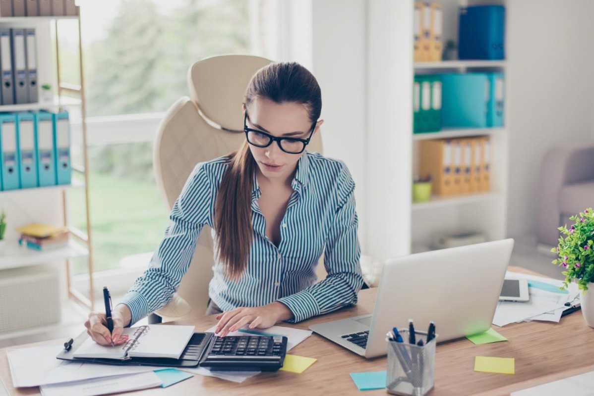 What Are the Career Benefits of Becoming an Accountant?