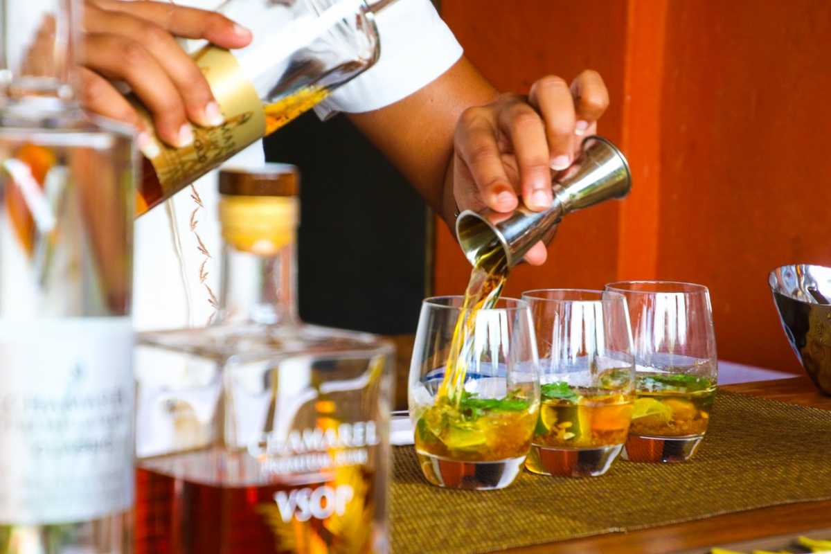 Best Cocktails Shaker Sets To Make Great Drinks