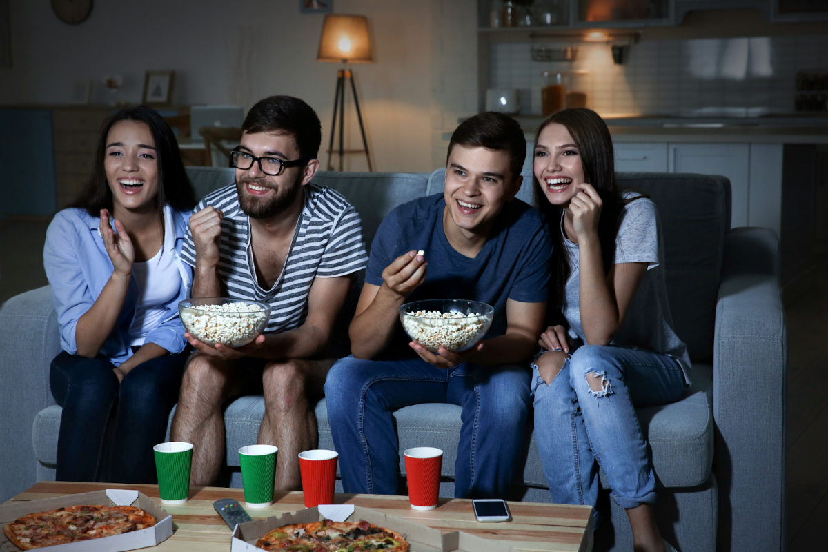 Hosting a Movie Party: 4 Tips to Ensure Everyone Has Fun